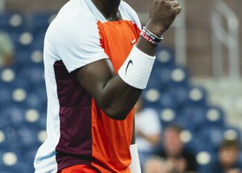 Tiafoe joue au critique : Alcaraz, Sinner, et le pauvre Djokovic…