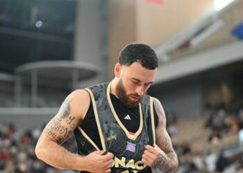 Le Rocher s’est pris les talons dans le tapis