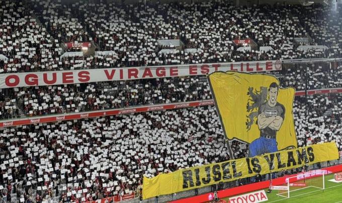 Un tifo historique dérange
